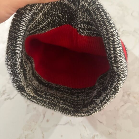 San Francisco Pom Pom Beenie - Picture 3 of 3